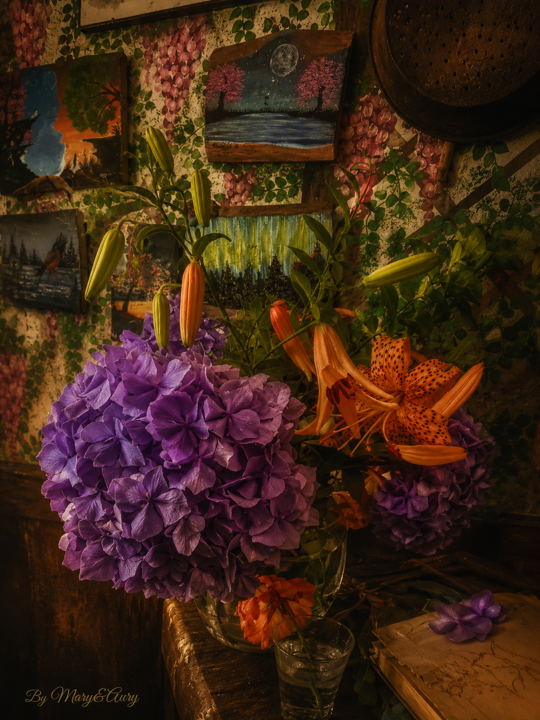 Bouquet floreale su legno rustico – ortensia viola e lilium arancione